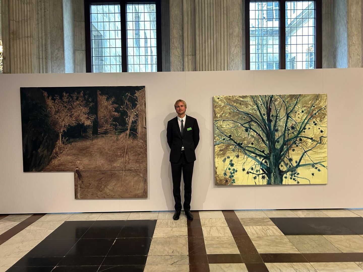 Thijs Segers bij zijn werk in het Paleis voor de Koninklijke Prijs 